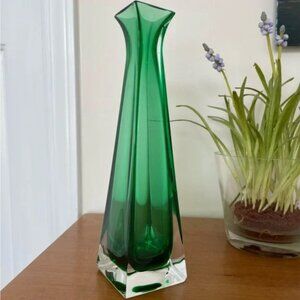 Absolutely stunning crystal vase
